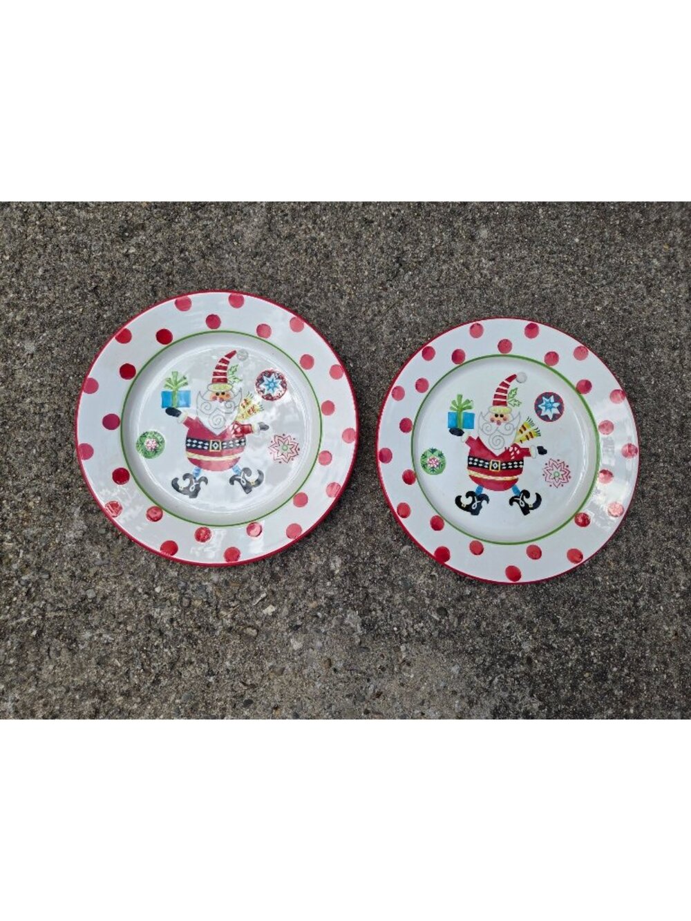 Set Of 2 Pier 1 Imports Christmas Plates Santa Design "Oh What Fun"